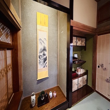 小物充実の床の間と床脇