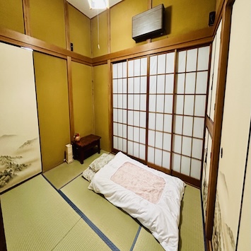 寝室和室・布団・文机
